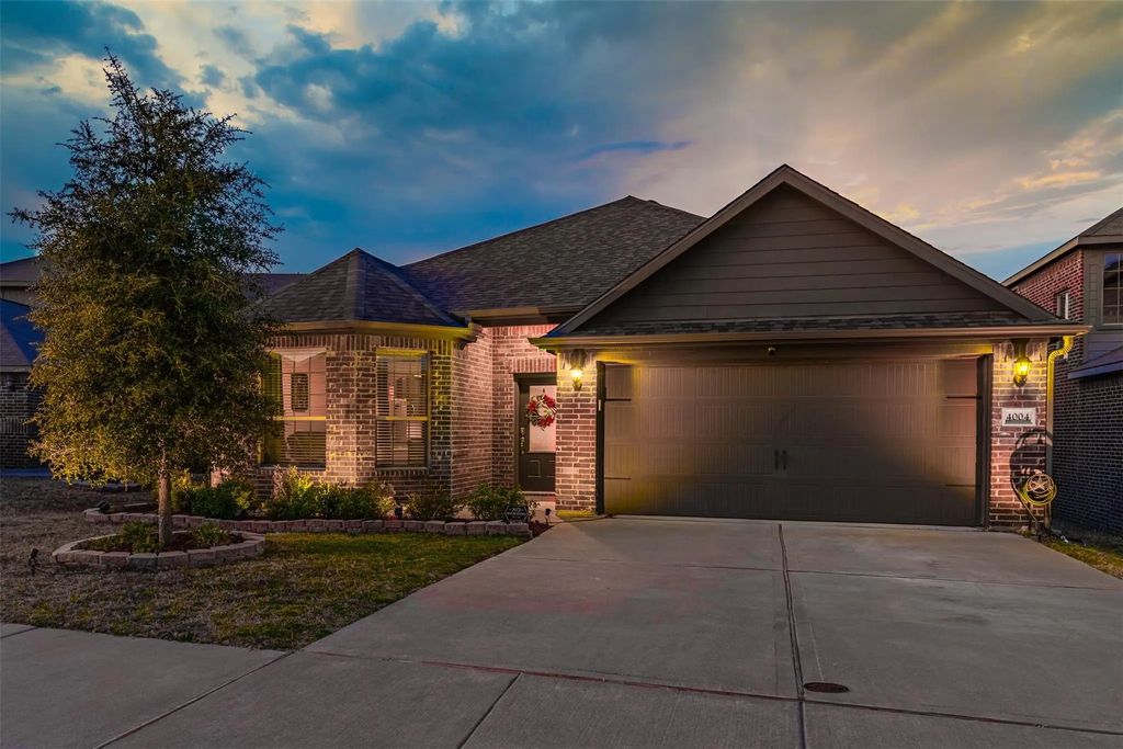 4004 Millau Lane, Crowley