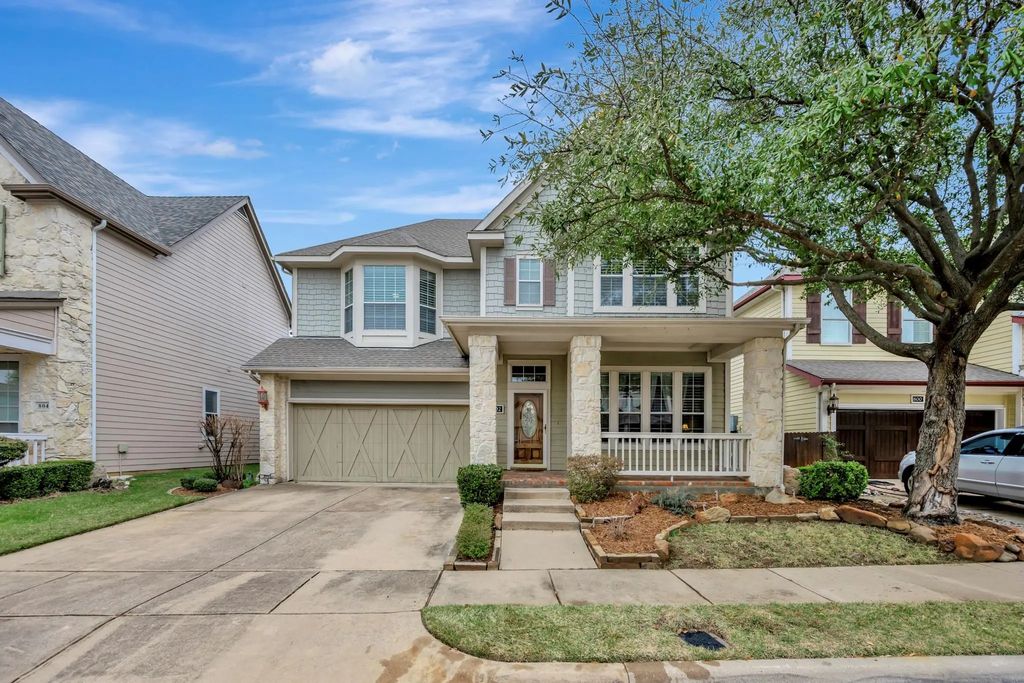 802 Little Cub Way, Euless
