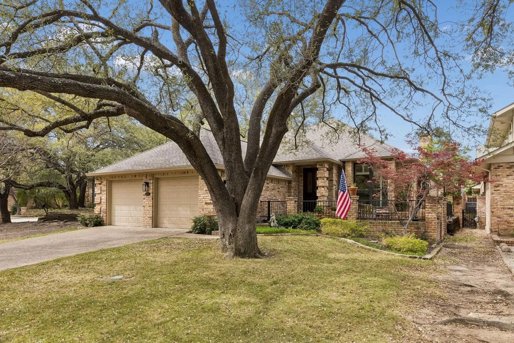 16843 Village Lane, Dallas