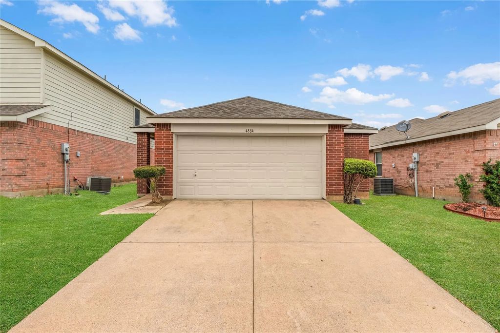 4884 Waterford Drive, Fort Worth