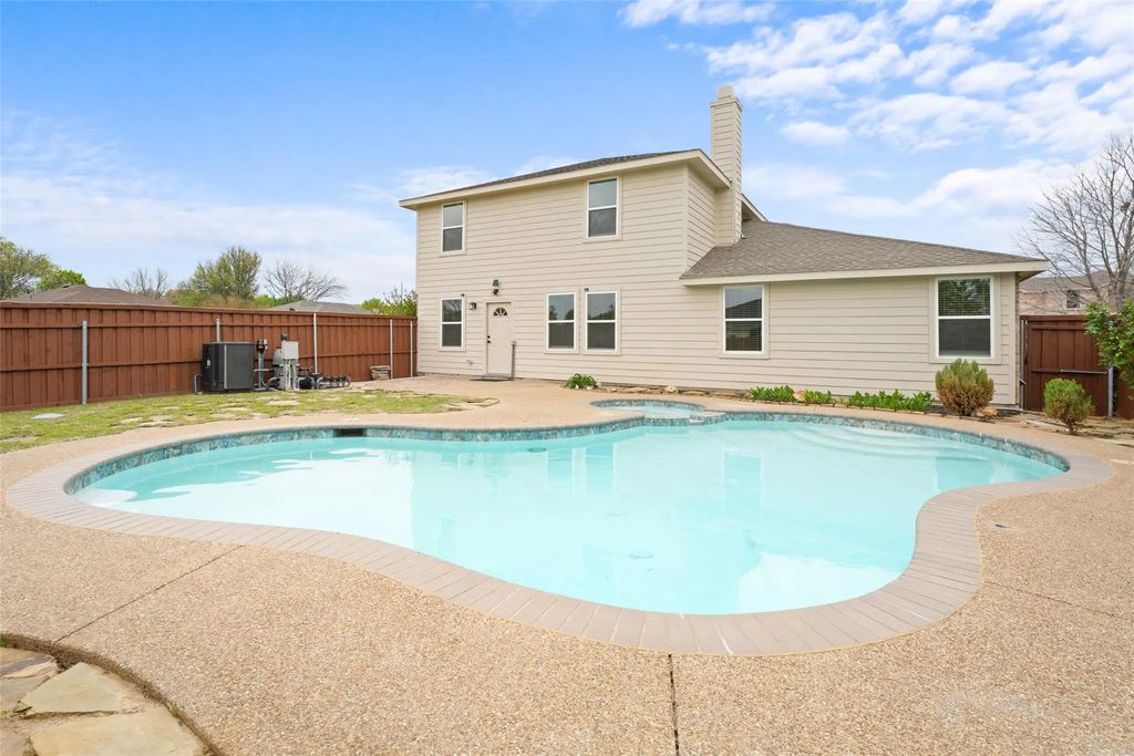 1300 Anna Lea Lane, Burleson