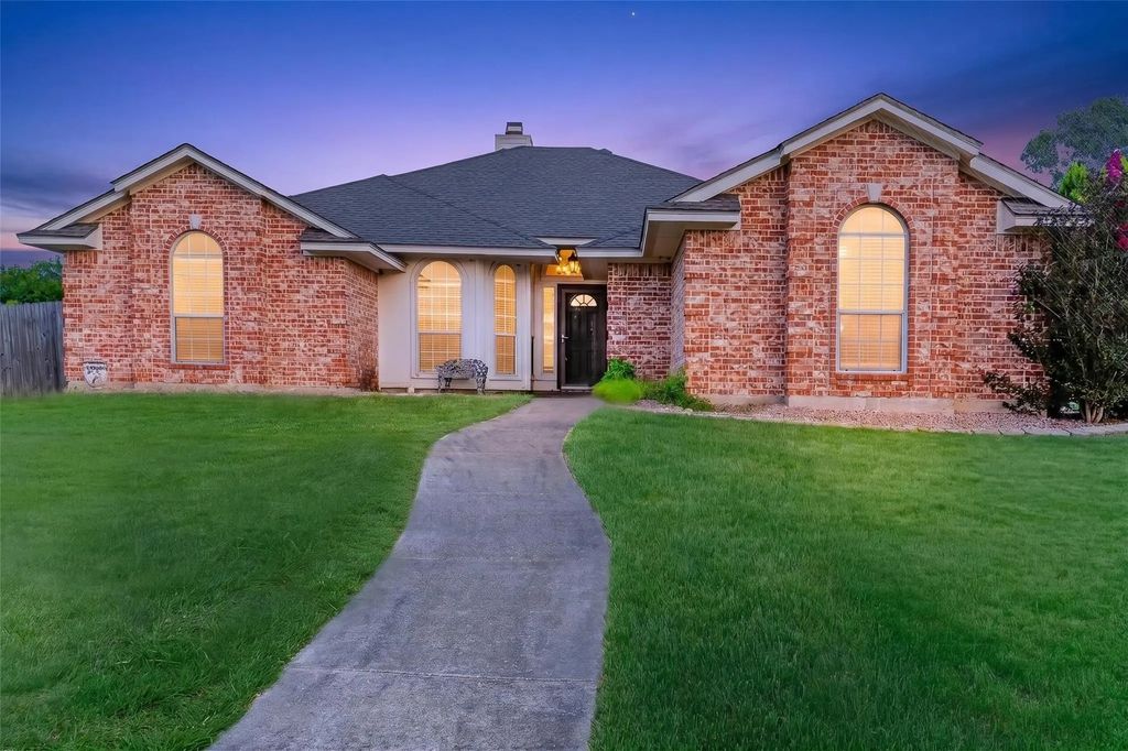 124 Topaz Circle, Hewitt