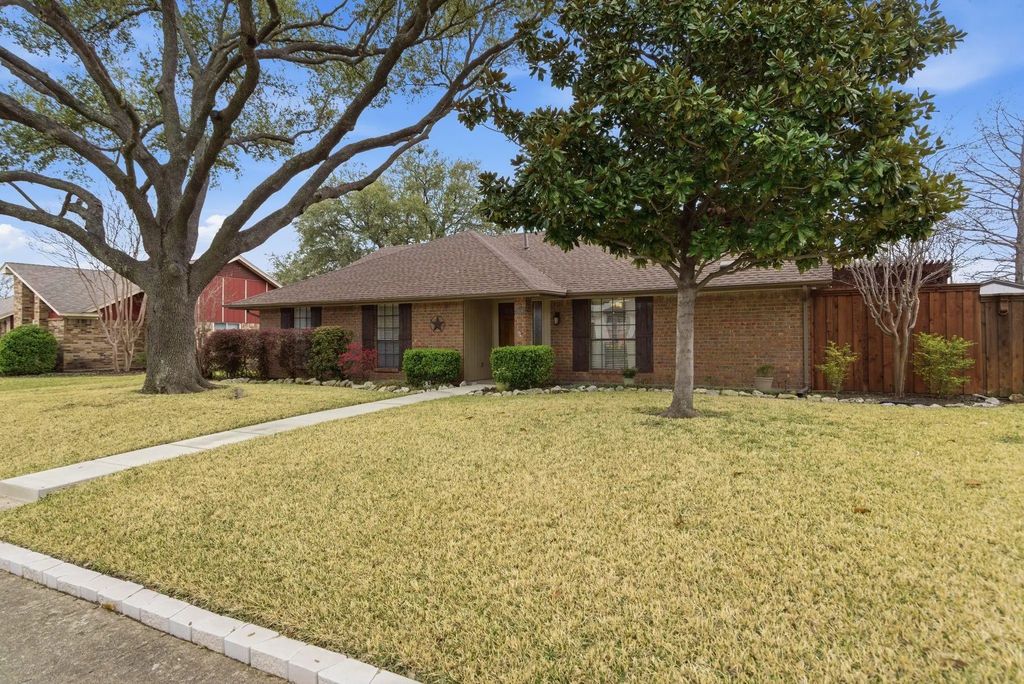 1936 Oakbluff Drive, Carrollton