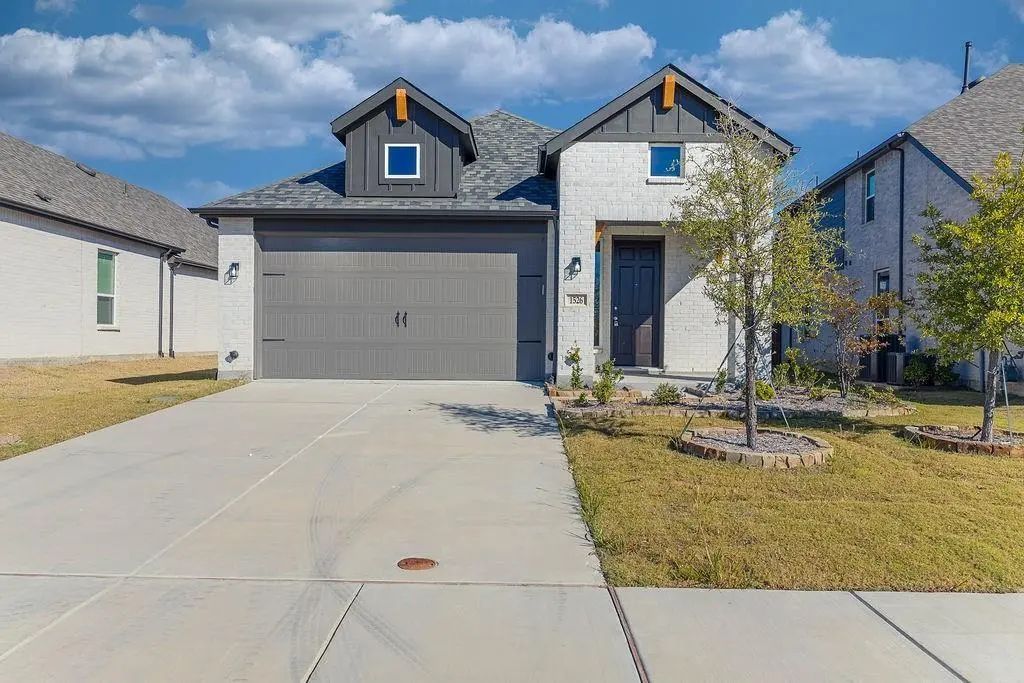 1526 Pemrose Way, Forney