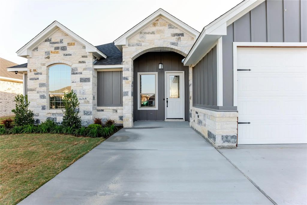 9211 Parkview Circle, Tolar