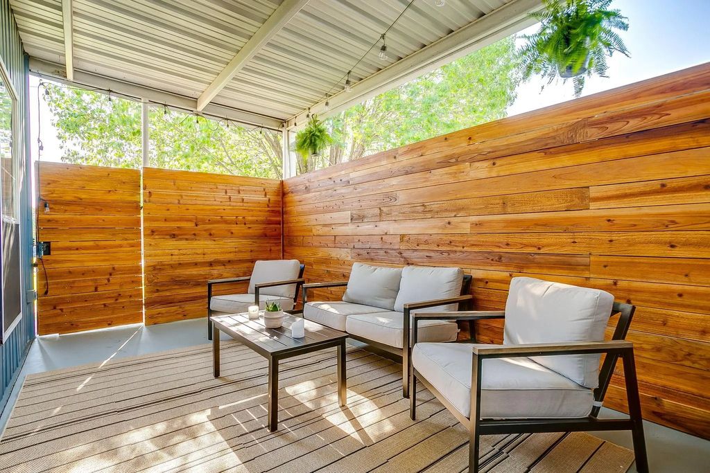 303 Gandy Street, Lipan