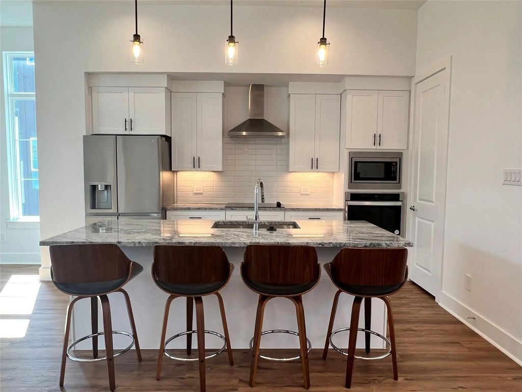 13325 Bee Street 201, Farmers Branch
