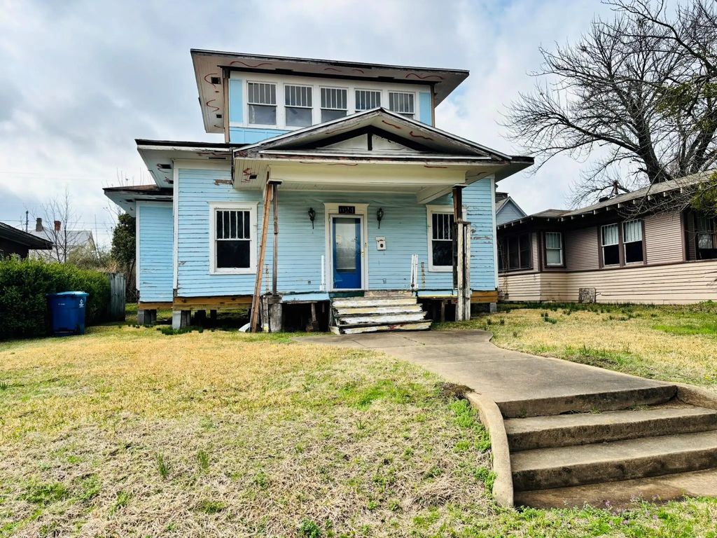 624 W Gandy Street, Denison