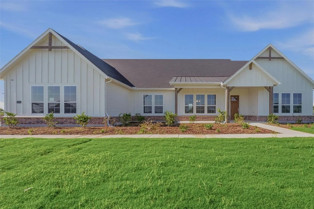 12213 Crystal Drive, Krum
