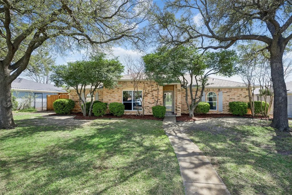 2716 Landershire Lane, Plano