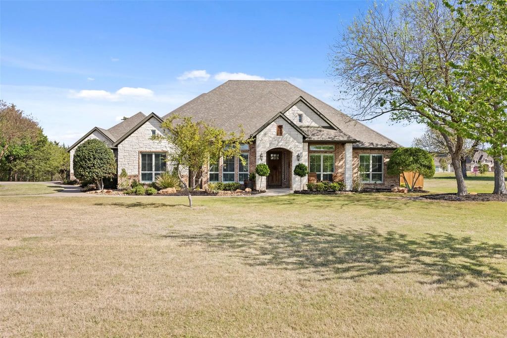 137 Sullivan Way, Waxahachie