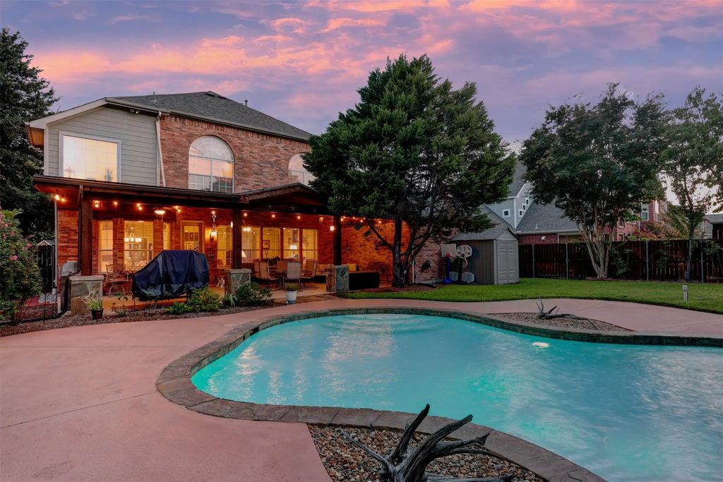 2017 Country Brook Lane, Allen