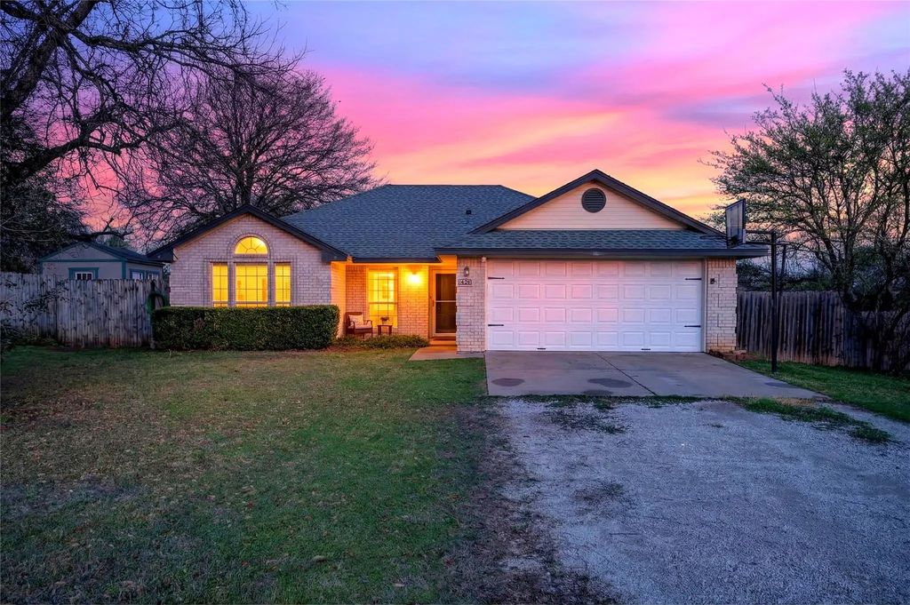 420 Robert Drive, Springtown