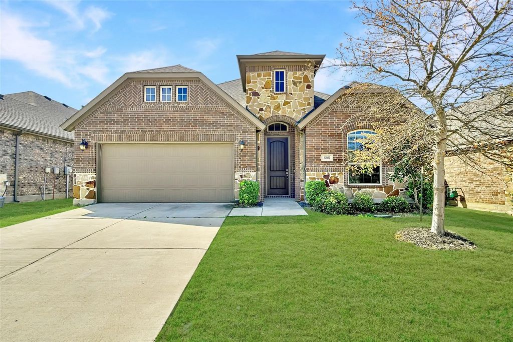 808 Lake Sierra Way, Little Elm