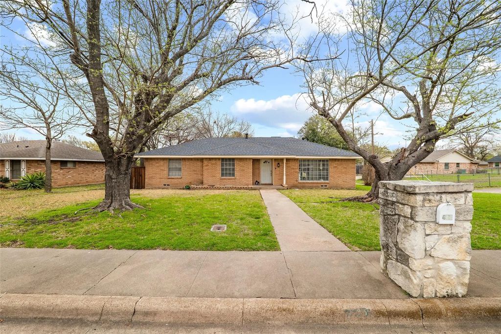 422 Brookview Drive, DeSoto