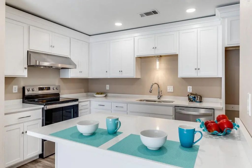 9547 Highland View Drive, Dallas