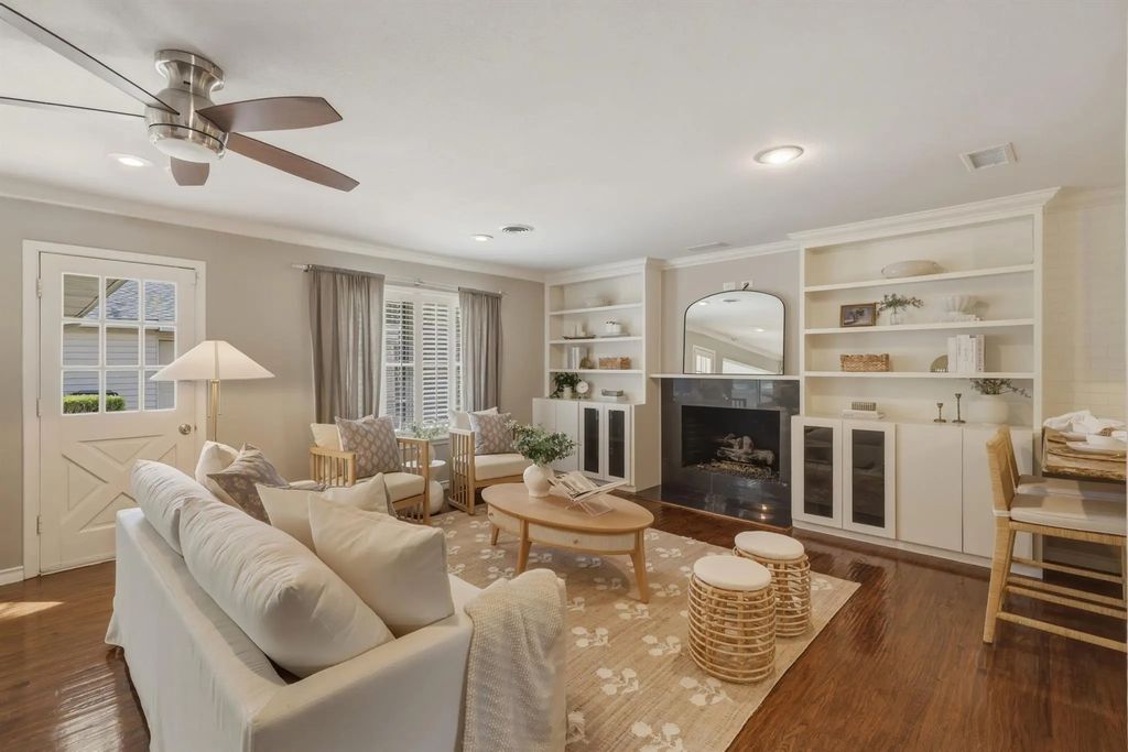 6338 Town Hill Lane, Dallas
