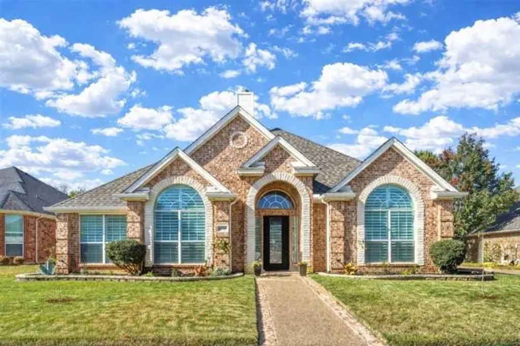 6908 Winthorp Drive, Arlington