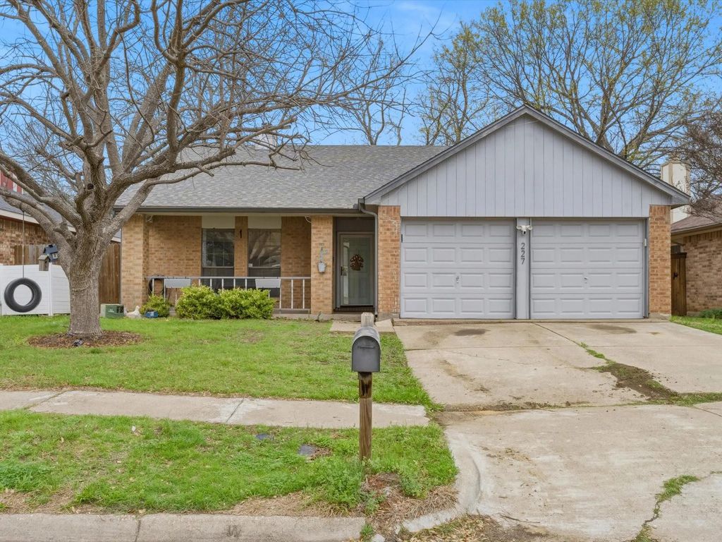 227 Valley Spring Drive, Arlington
