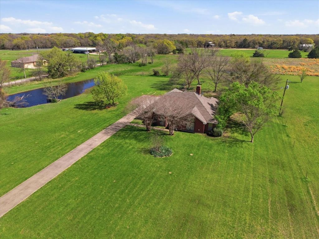 10435 County Road 2462, Poetry