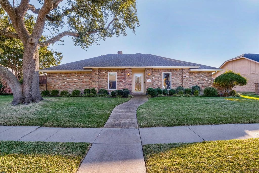 2413 Parkside Drive, Garland