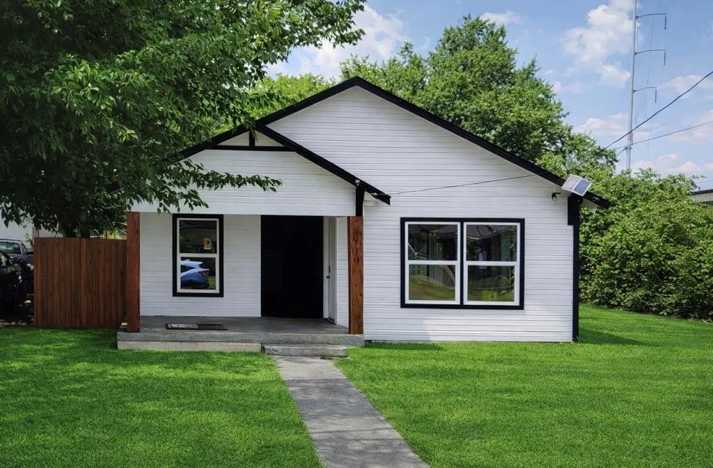 2739 Lawrence Street, Dallas
