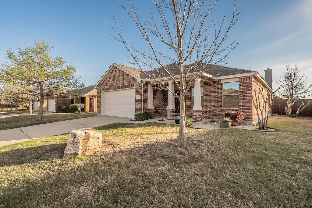 105 Rain Cloud Drive, Waxahachie