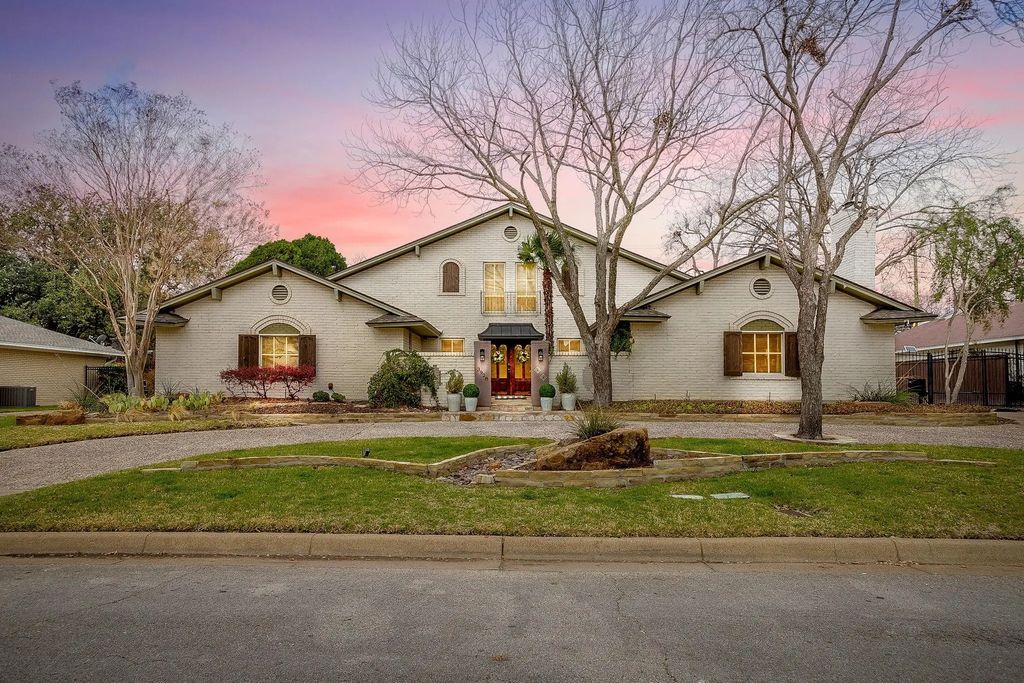 3928 Stonehenge Road, Fort Worth