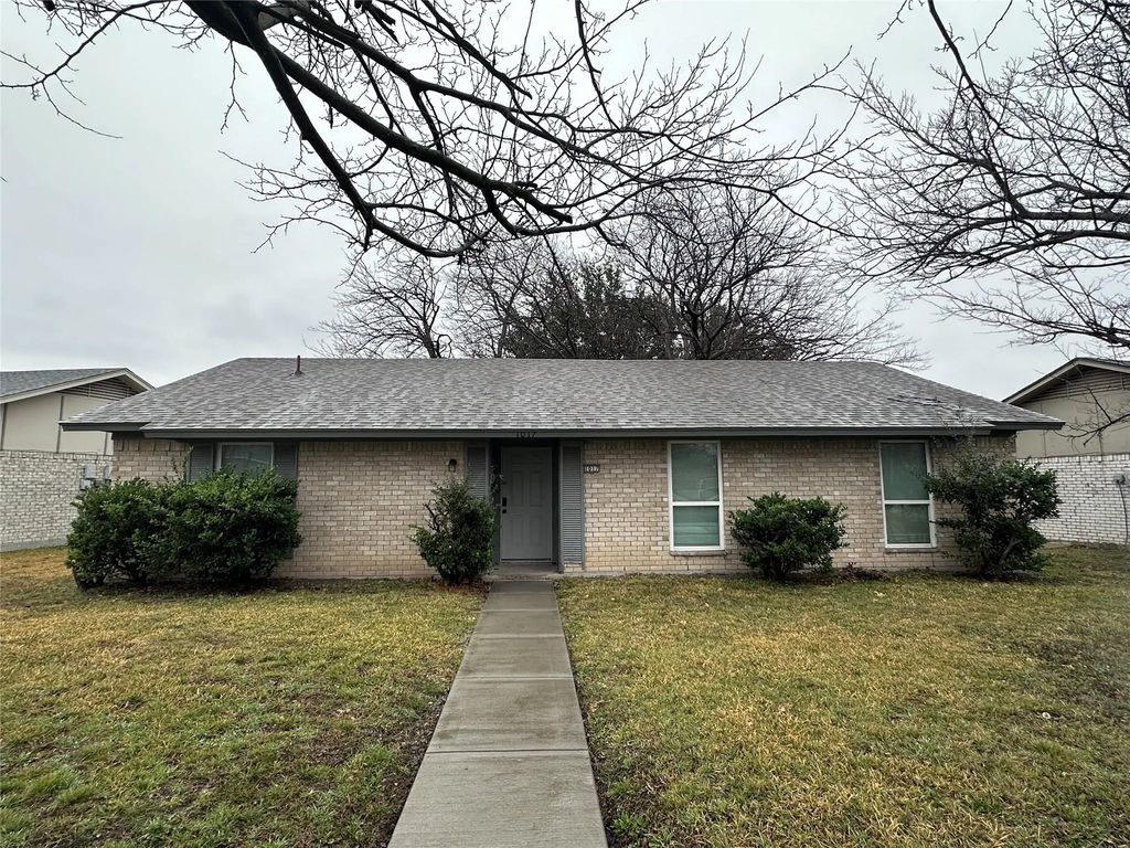 1017 Pleasant Valley Road, Garland