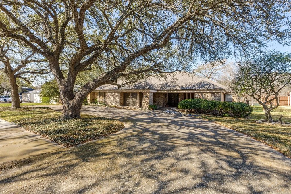 17011 Graystone Drive, Dallas