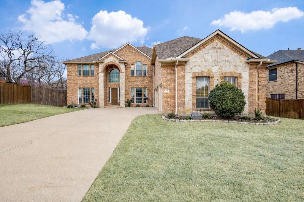 5717 Almond Lane, Fort Worth