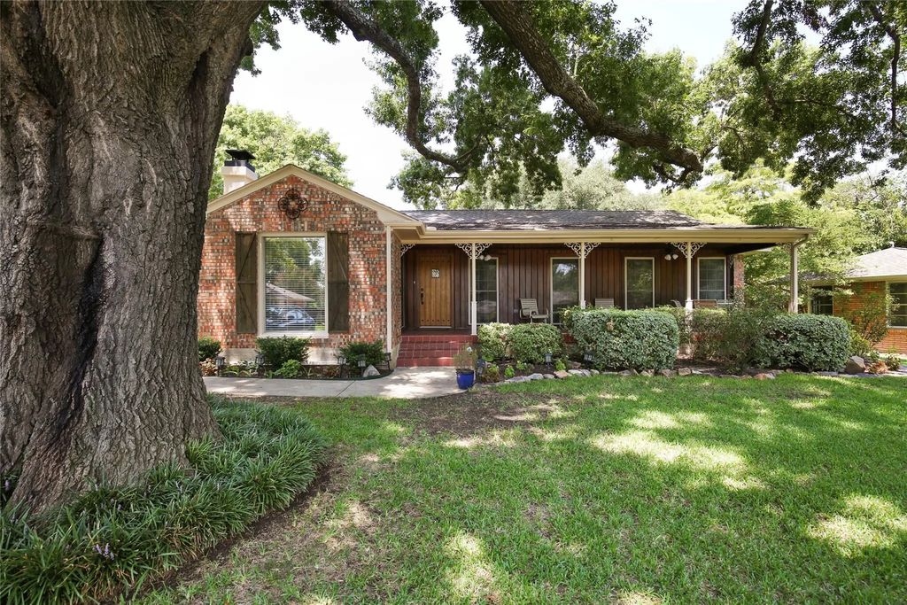6561 Axton Lane, Dallas