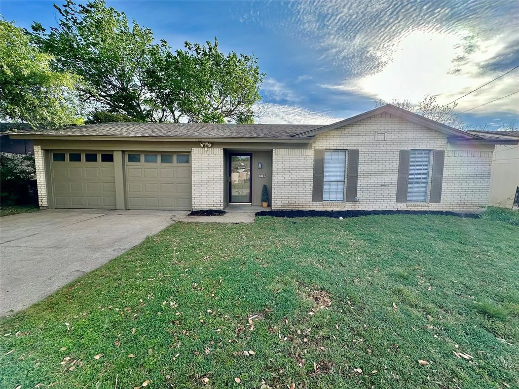 110 Glen Rose Avenue, Cleburne