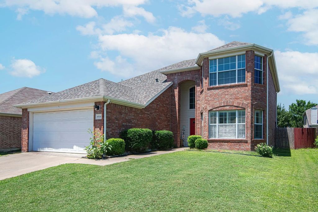 8516 Silverbell Lane, Fort Worth