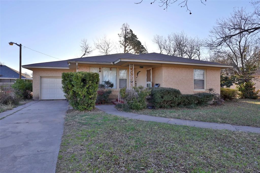 473 College Drive, Abilene