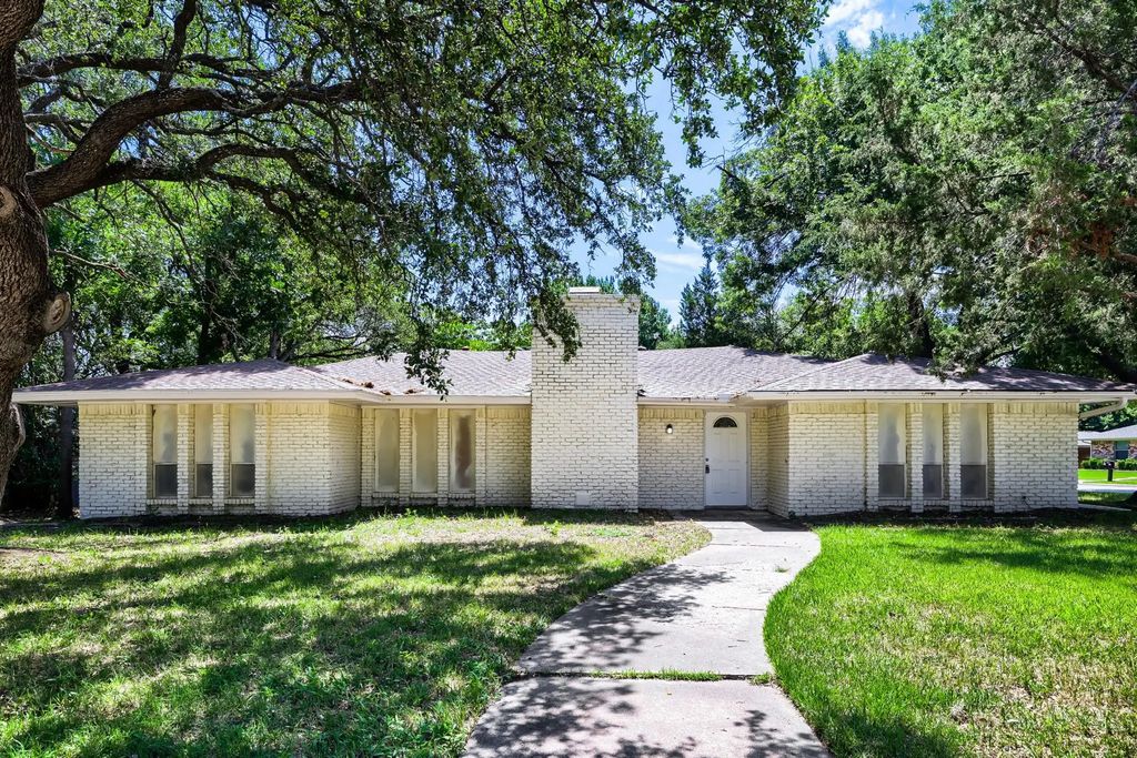 900 Westwood Drive, Plano