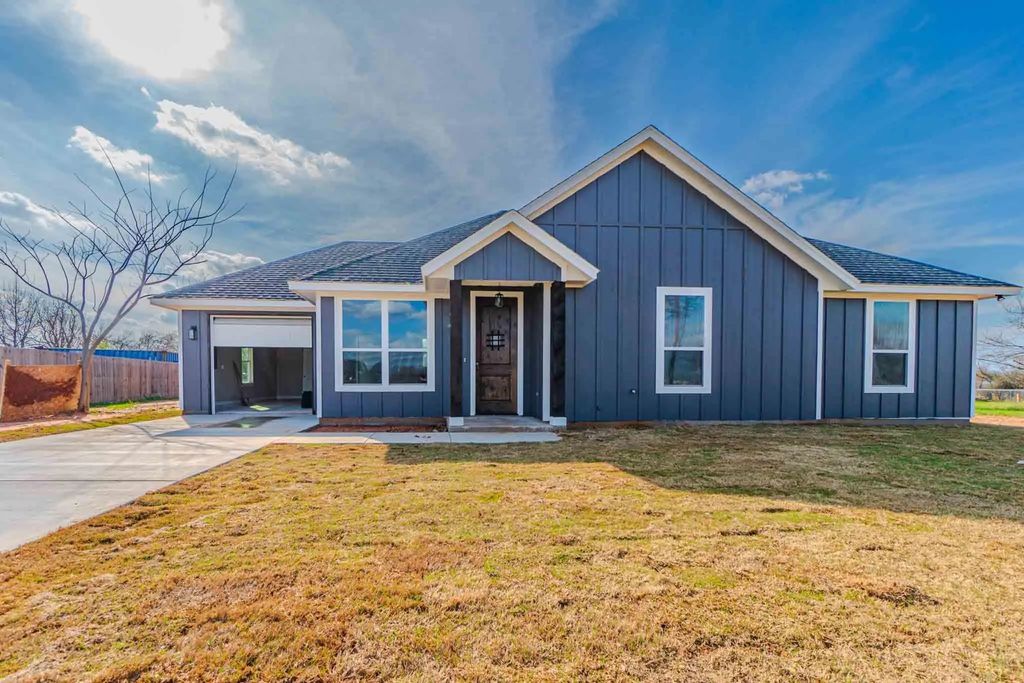 3308 Power Plant Court, Granbury