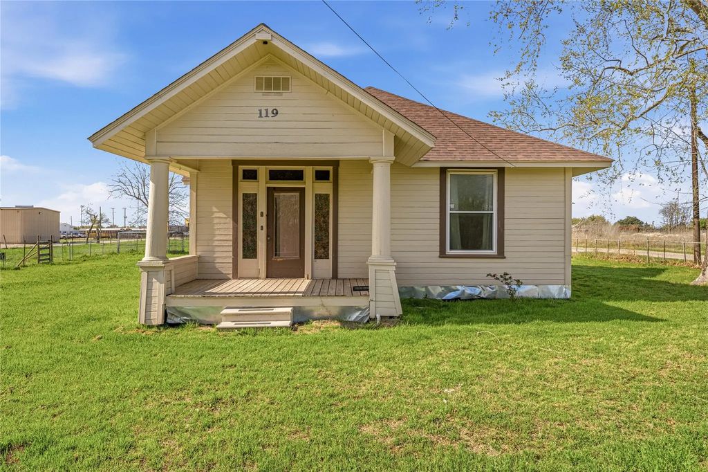 119 County Road 3007, Lott