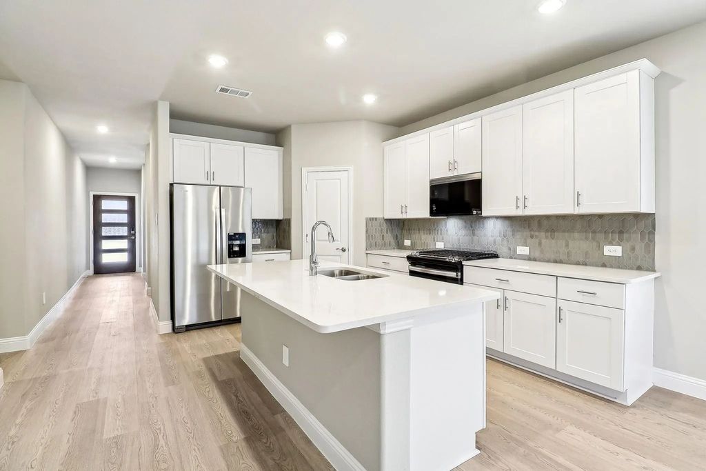 6636 Creek Edge Circle, Fort Worth