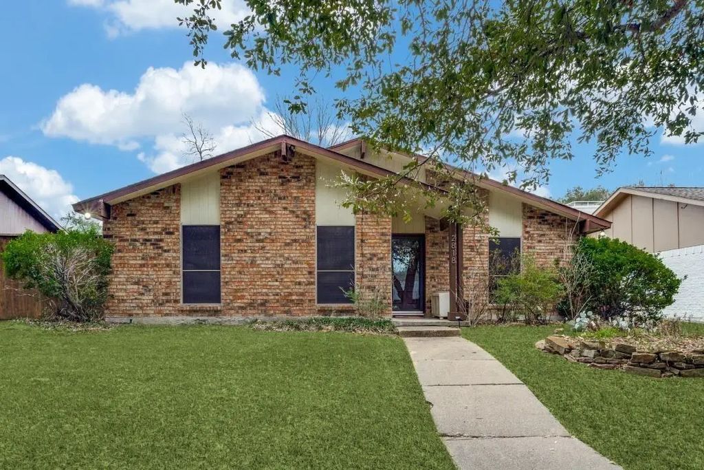 2818 Ashglen Drive, Garland