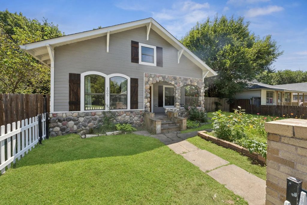 1007 N Cleveland Avenue, Sherman