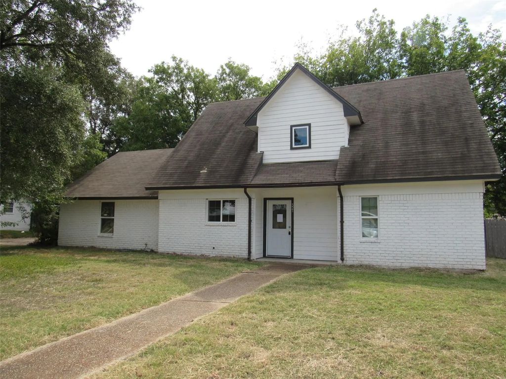 321 Crescent Drive, Hewitt