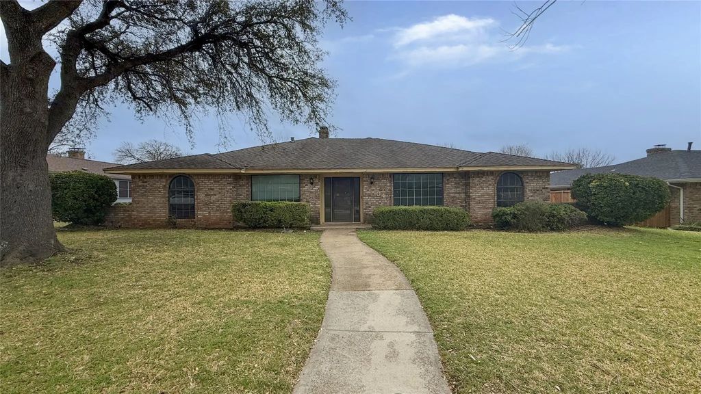 1004 Rosewood Drive, DeSoto