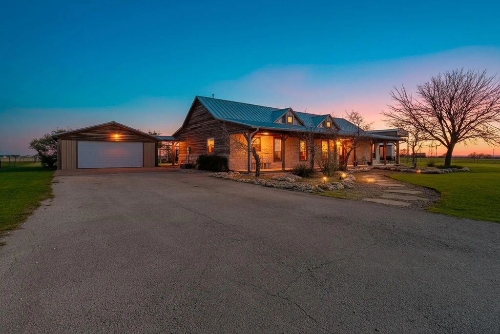 2390 S Branch Road, Krum