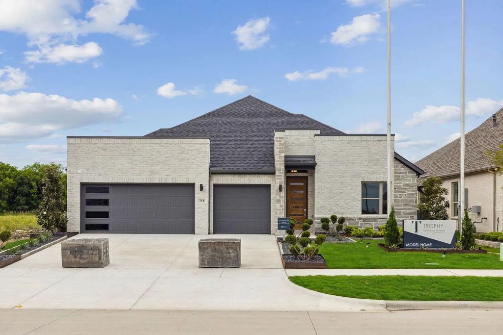 417 Hundred Acre Drive, Waxahachie