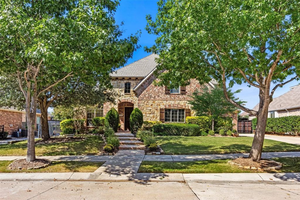 904 Sir Constantine Drive, Lewisville
