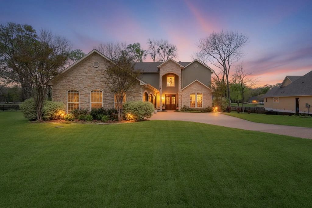 305 Canal Street, Corsicana
