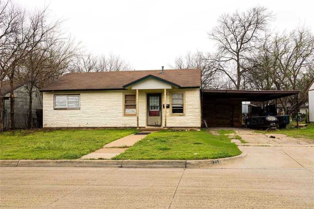 1712 Glenn Drive, Blue Mound