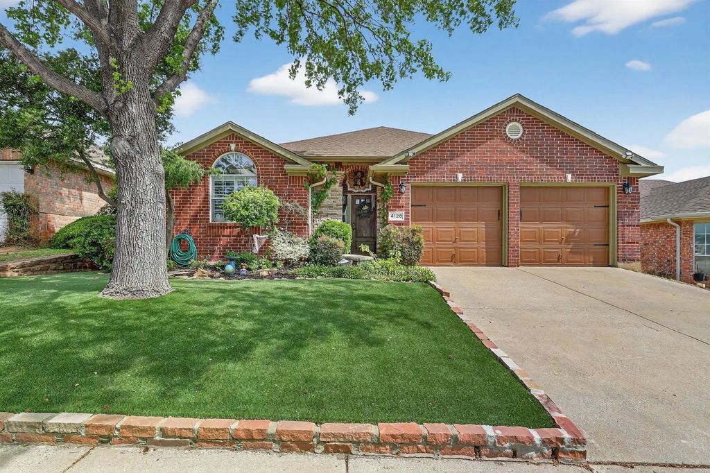 4120 Stone Hollow Way, Fort Worth