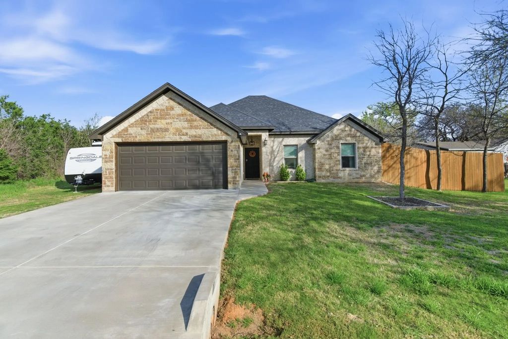 806 Colorado River Drive, Granbury